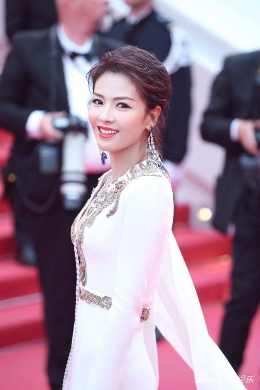 Củng Lợi, Lưu Đào sang trọng, nghệ sĩ vô danh bị đuổi khéo trên thảm đỏ Cannes - ảnh 5