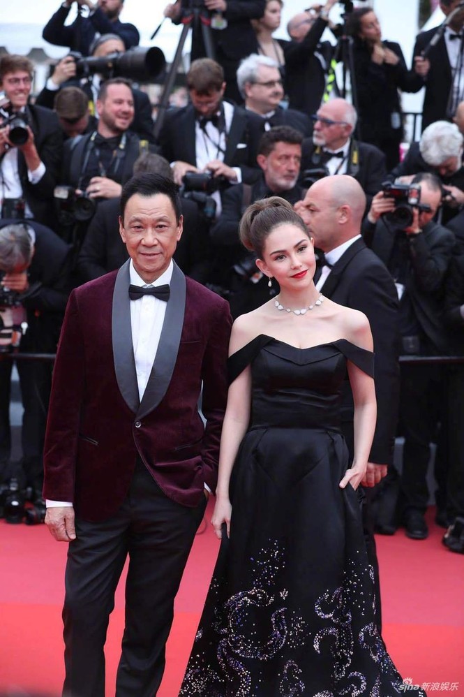 Củng Lợi, Lưu Đào sang trọng, nghệ sĩ vô danh bị đuổi khéo trên thảm đỏ Cannes - ảnh 9
