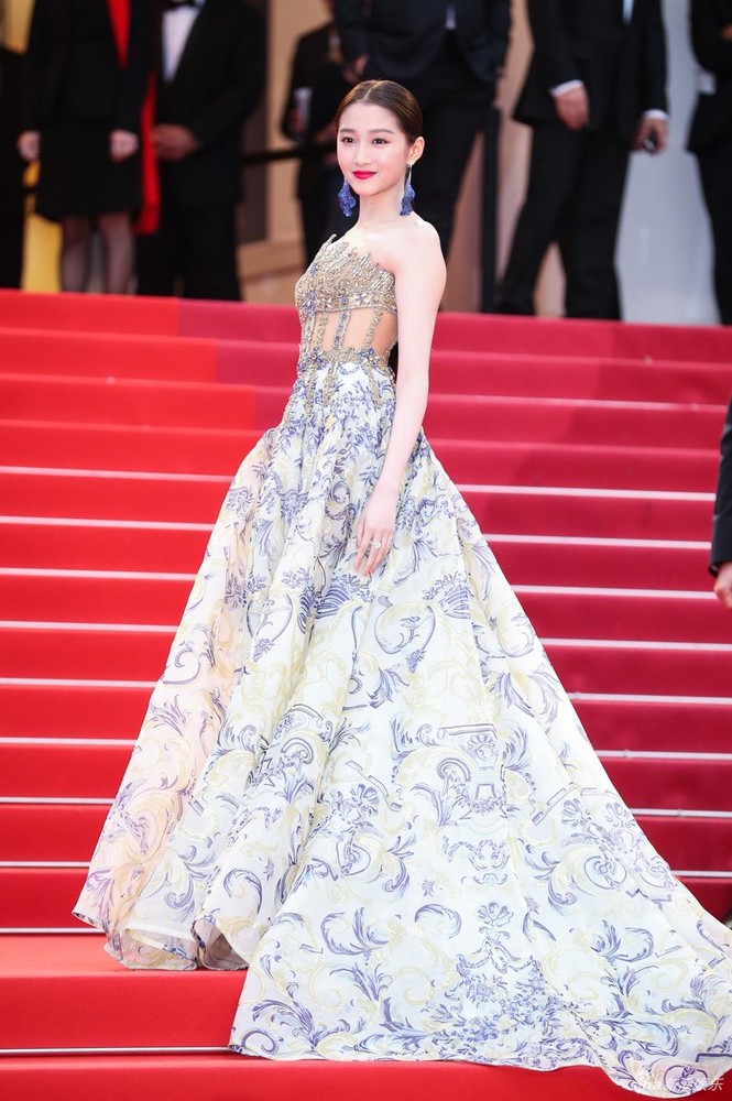 Thảm đỏ Cannes ngày 4: Loạt mỹ nhân hở bạo không sốc bằng nam DJ mặc váy - ảnh 12