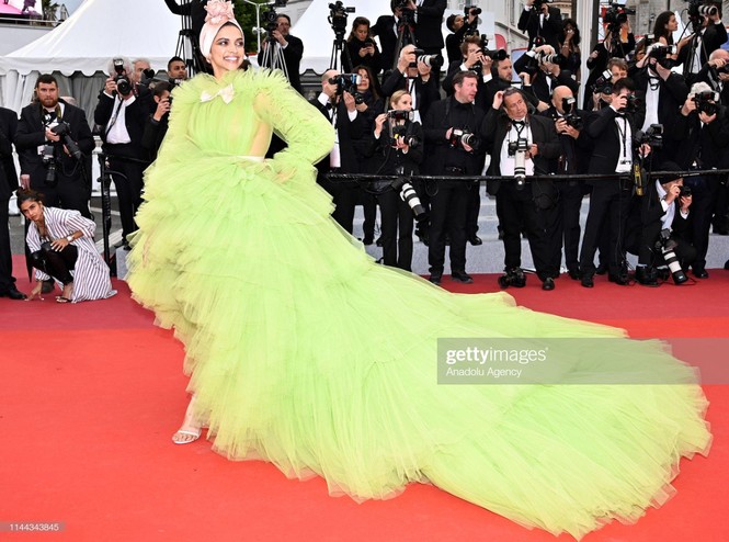 Thảm đỏ Cannes ngày 4: Loạt mỹ nhân hở bạo không sốc bằng nam DJ mặc váy - ảnh 19