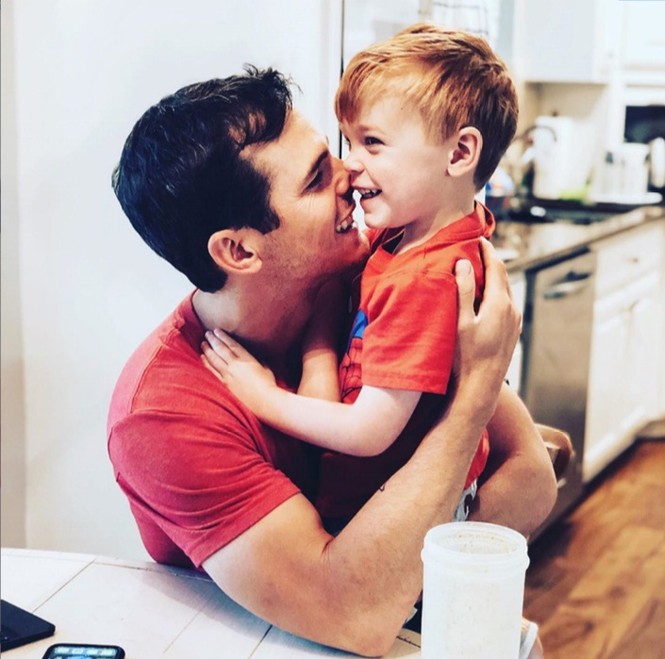 Con trai 3 tuổi của ca sĩ Granger Smith chết đuối thương tâm tại nhà - ảnh 1