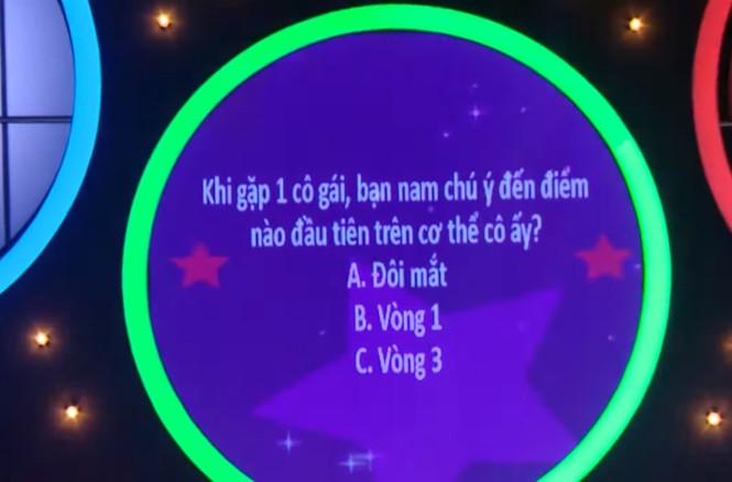 Nam ca sĩ phải hôn '3 bộ phận' của bạn gái trên sóng truyền hình gây tranh cãi - ảnh 4