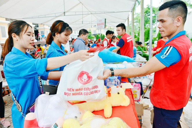 Đông đảo các bạn trẻ tham gia ngày hội 'Thái Nguyên ngàn trái tim hồng' - ảnh 9