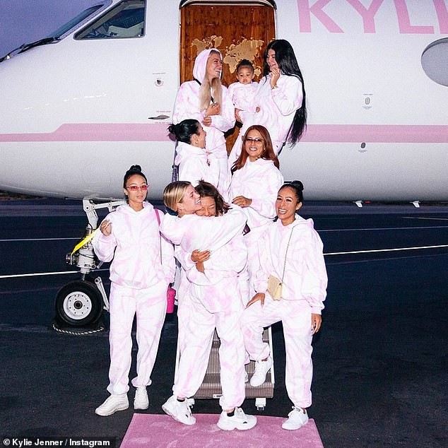 Em út tỷ phú nhà Kardashian khoả thân phô vóc dáng ‘tượng tạc’, hút triệu view - ảnh 4