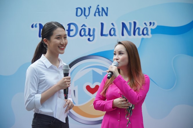 Cụ bà neo đơn trổ tài dạy tiếng Pháp cho dàn thí sinh Miss World Việt Nam - ảnh 4