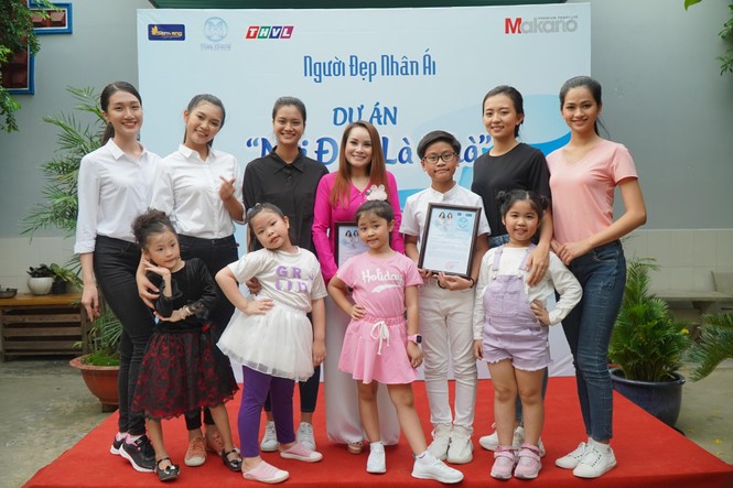 Cụ bà neo đơn trổ tài dạy tiếng Pháp cho dàn thí sinh Miss World Việt Nam - ảnh 12