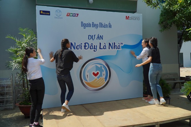 Cụ bà neo đơn trổ tài dạy tiếng Pháp cho dàn thí sinh Miss World Việt Nam - ảnh 7