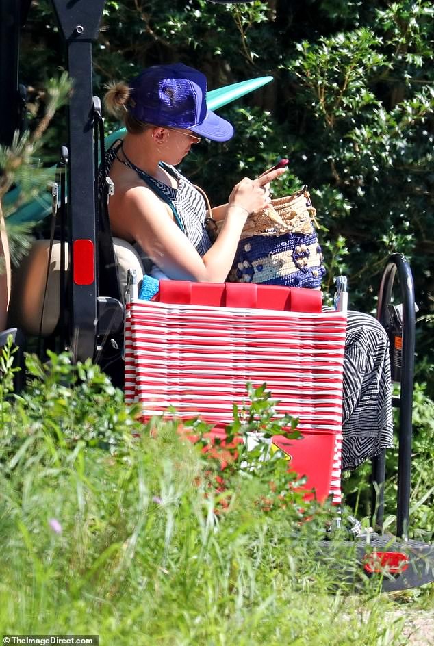 Scarlett Johansson hiếm hoi diện bikini gợi cảm, lộ khuyết điểm cơ thể - ảnh 6