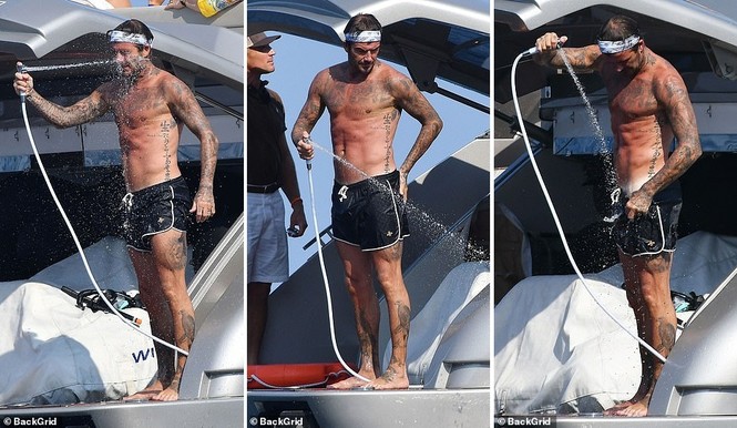 David Beckham khoe dáng ‘ăn đứt’ cậu cả, hôn vợ đắm đuối giữa tin đồn ly hôn - ảnh 10