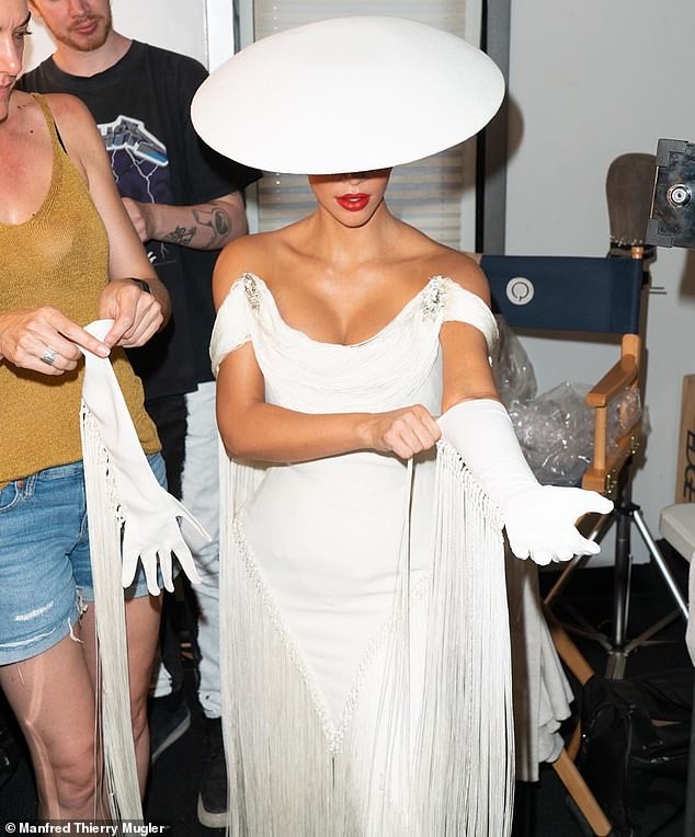 Kim Kardashian tung ảnh hậu trường nóng bỏng 'nghẹt thở' - ảnh 5