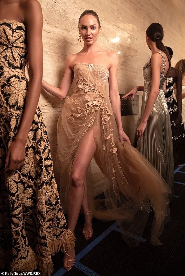 Irina Shayk và Candice Swanepoel đẹp động lòng người gây ‘bão’ sàn catwalk - ảnh 5