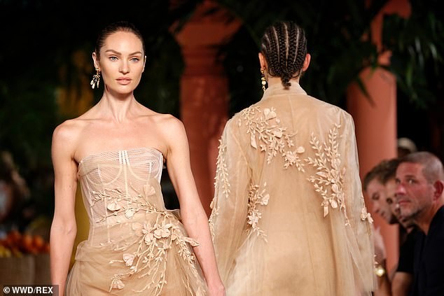 Irina Shayk và Candice Swanepoel đẹp động lòng người gây ‘bão’ sàn catwalk - ảnh 8