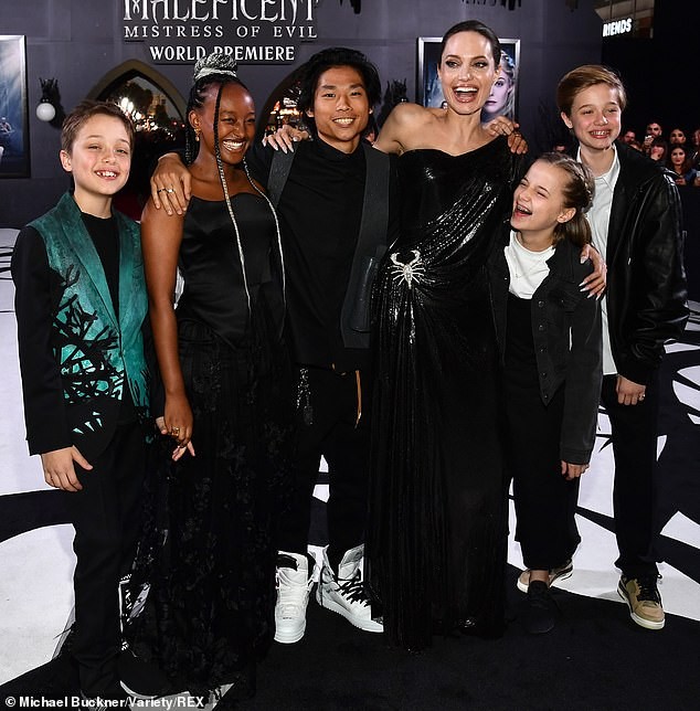 Pax Thiên cùng các em đến mừng mẹ Angelina Jolie ra mắt Maleficent 2 - ảnh 1