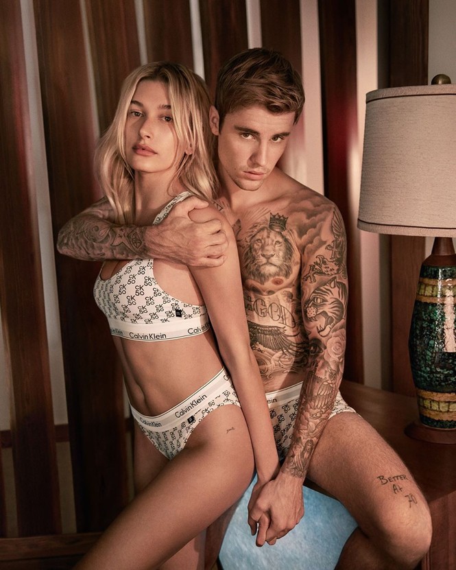 Vợ chồng son Justin và Hailey Bieber gây ‘sốt’ với loạt ảnh nội y - ảnh 1
