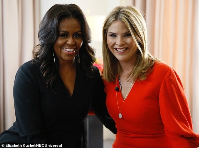 Bà Obama, 'Người đàn bà đẹp' Julia Roberts và sao Hollywood gốc Việt sắp đến VN - ảnh 1