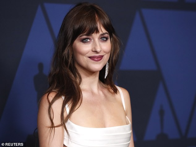 Mỹ nhân ‘50 sắc thái’ Dakota Johnson diện váy hai mảnh đẹp hút hồn - ảnh 4