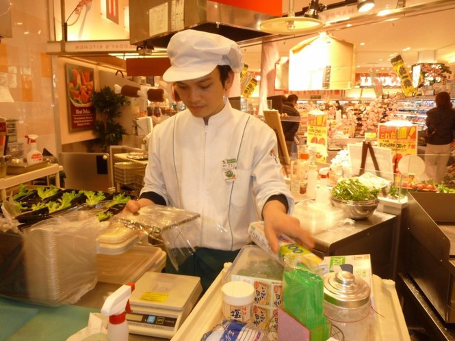 Du học sinh làm thêm, có tiền gửi về cho bố mẹ chỉ là ảo tưởng - ảnh 1