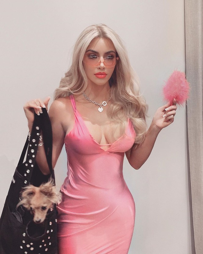 Kim Kardashian ‘thả rông’ hoá trang thành nữ luật sư tóc vàng điệu đà - ảnh 1