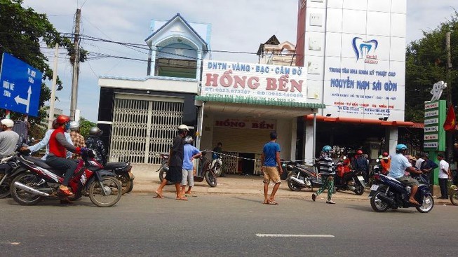Một tiệm vàng ở Bình Thuận mất 7 tỉ trong đêm - ảnh 1