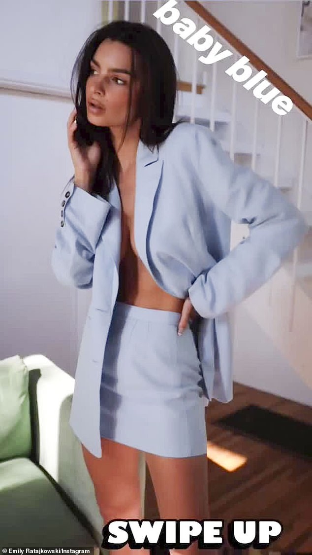 Emily Ratajkowski ‘thả rông’ mặc suit khiến người nhìn ‘nóng mặt’ - ảnh 5