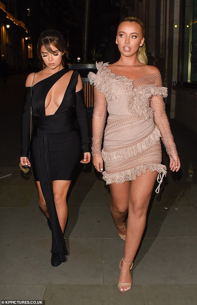 Demi Rose ‘thả rông’ xuống phố sau khi bị chê bai kỹ năng catwalk - ảnh 6