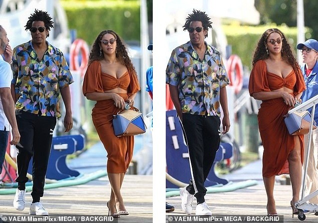 Diện váy hai mảnh khoe ngực ‘khủng’, Beyonce lộ bụng ngấn mỡ - ảnh 2