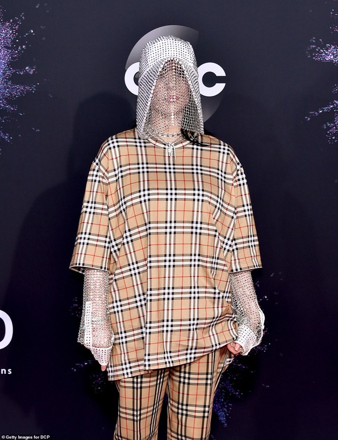 American Music Awards 2019: Dàn mỹ nhân chuộng mốt khoe vòng một - ảnh 17