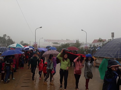 Biển người đội mưa đón Bằng di tích quốc gia đặc biệt chùa Bổ Đà - ảnh 2