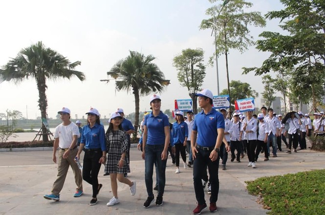 Hoa hậu Ngọc Hân cùng đoàn viên, thanh niên 'đi bộ vì cộng đồng' - ảnh 2