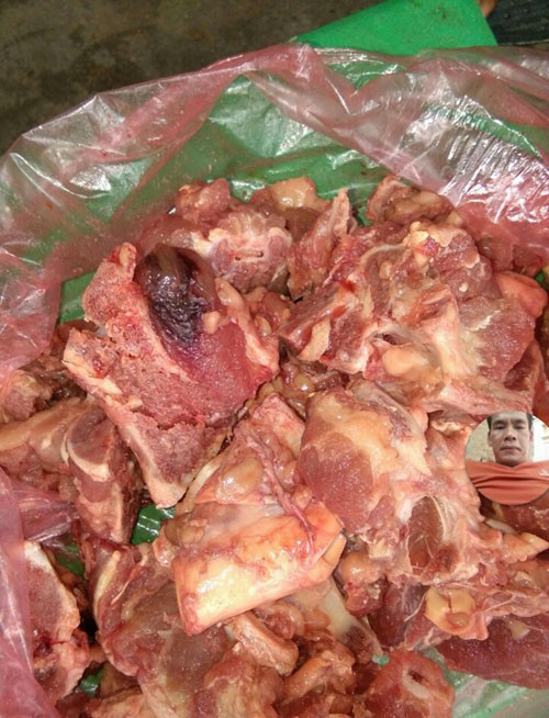 Đồng loạt cho trẻ nghỉ học vì nghi thực phẩm 'bẩn' - ảnh 1