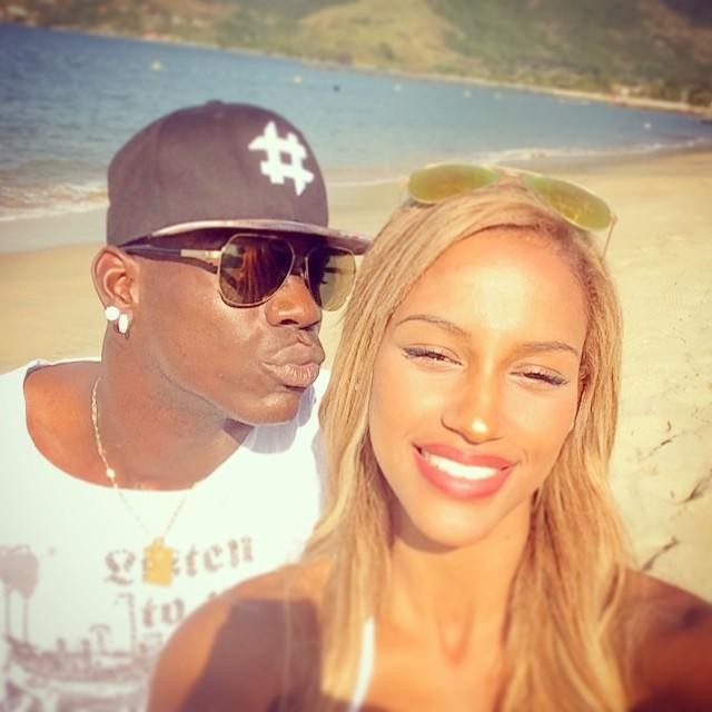 Vợ sắp cưới của siêu quậy Balotelli bốc lửa trên khán đài - ảnh 4
