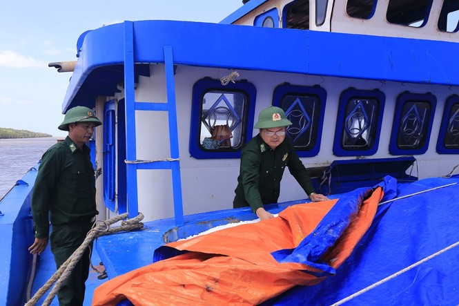 500 tấn phân đạm không rõ nguồn gốc xuôi về miền Tây - ảnh 1