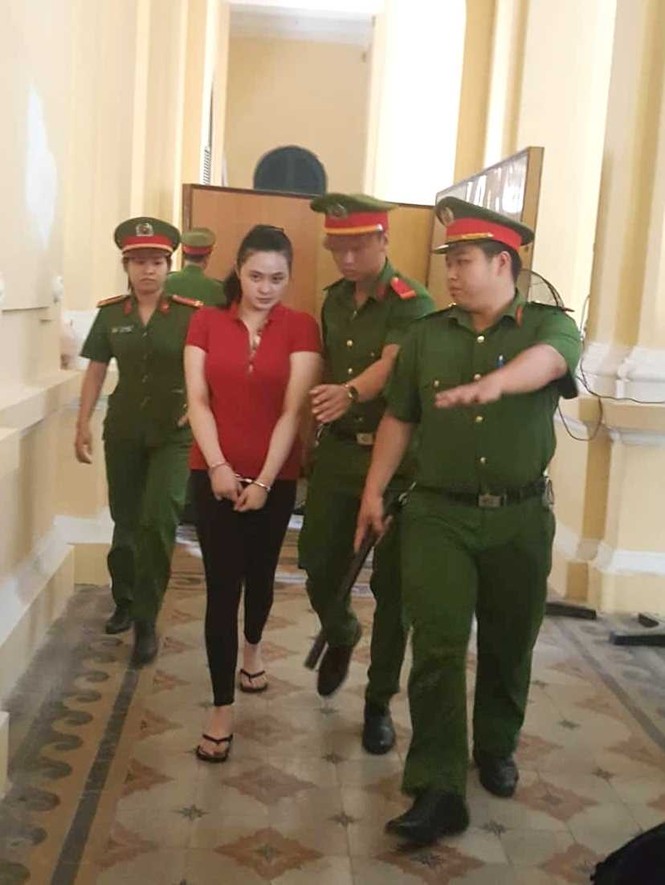 Hotgirl Ngọc Miu sở hữu ô tô 'sang' bằng tiền vay ngân hàng - ảnh 4