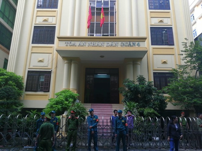 Cựu Viện phó Nguyễn Hữu Linh được bảo vệ chặt chẽ khi hầu tòa - ảnh 2