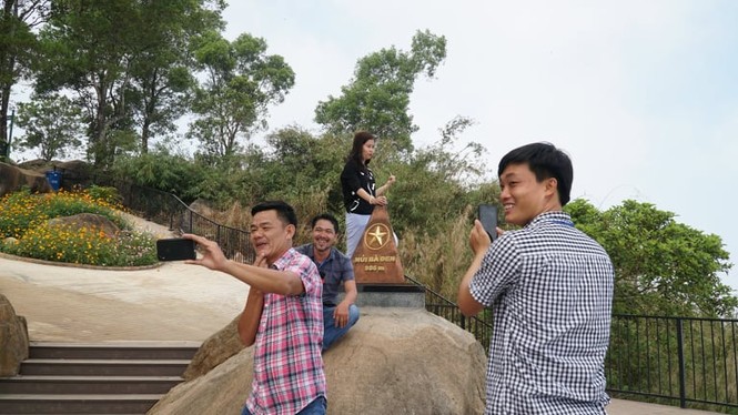 'Đóng cửa' hệ thống cáp treo, máng trượt lên núi Bà Đen - ảnh 3