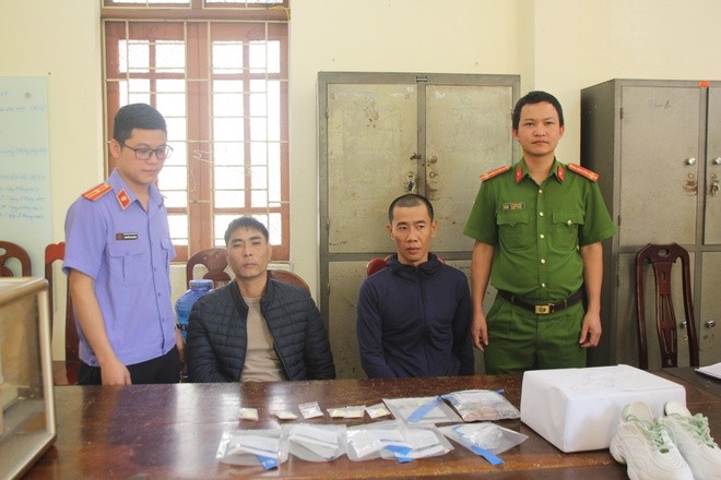 Hai người bị bắt khi chuyển ma túy từ Châu Âu về Việt Nam - ảnh 1