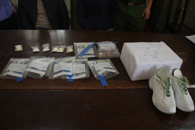 Hai người bị bắt khi chuyển ma túy từ Châu Âu về Việt Nam - ảnh 2