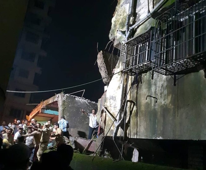 Sập nhà tầng ở Ấn Độ, hàng chục người thương vong - ảnh 1