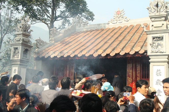 Dự thi ảnh: Lễ đầu năm - ảnh 1