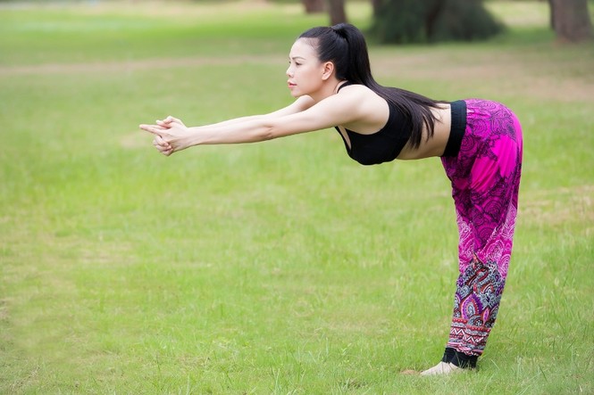 Ngắm Trà Ngọc Hằng tập yoga cùng cháu gái đáng yêu - ảnh 17