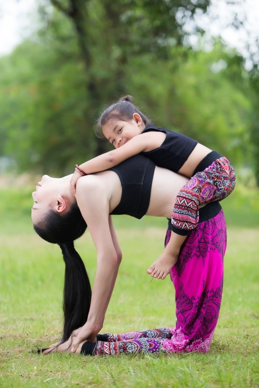 Ngắm Trà Ngọc Hằng tập yoga cùng cháu gái đáng yêu - ảnh 15