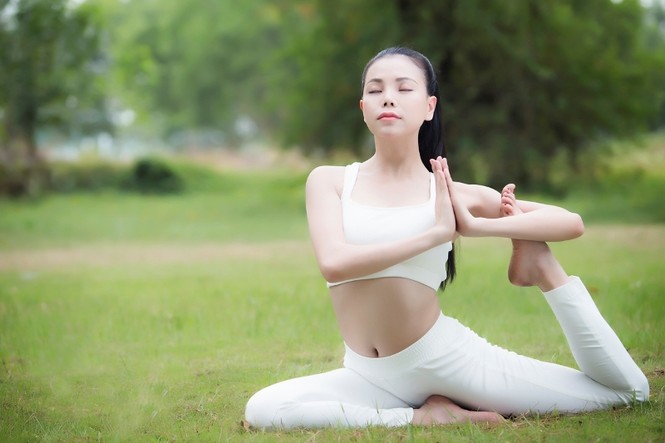 Ngắm Trà Ngọc Hằng tập yoga cùng cháu gái đáng yêu - ảnh 6