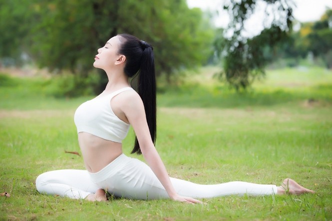 Ngắm Trà Ngọc Hằng tập yoga cùng cháu gái đáng yêu - ảnh 7