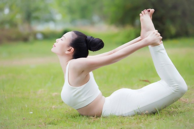 Ngắm Trà Ngọc Hằng tập yoga cùng cháu gái đáng yêu - ảnh 9