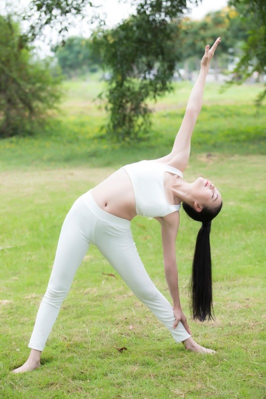Ngắm Trà Ngọc Hằng tập yoga cùng cháu gái đáng yêu - ảnh 10