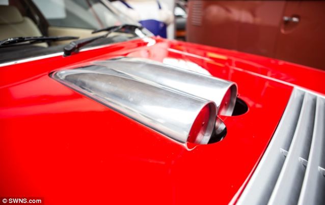 Độ siêu xế Ferrari thành… xe bán tải - ảnh 4