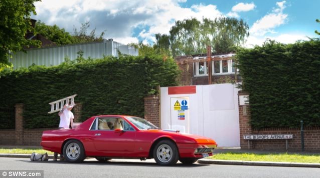 Độ siêu xế Ferrari thành… xe bán tải - ảnh 6