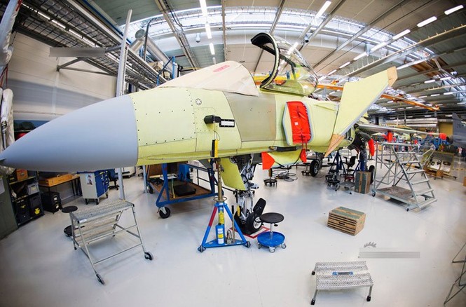 Tiêm kích đa năng JAS-39 Gripen được lắp ráp thế nào? - ảnh 1