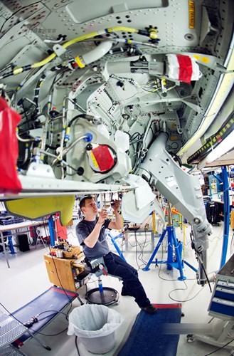 Tiêm kích đa năng JAS-39 Gripen được lắp ráp thế nào? - ảnh 8
