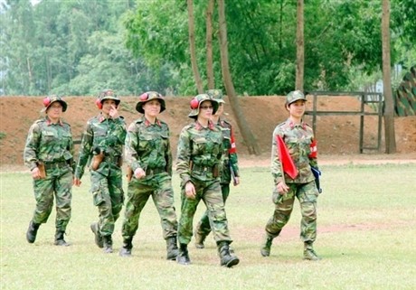 Các tay súng nữ quân đội Việt Nam trổ tài thiện xạ - ảnh 1